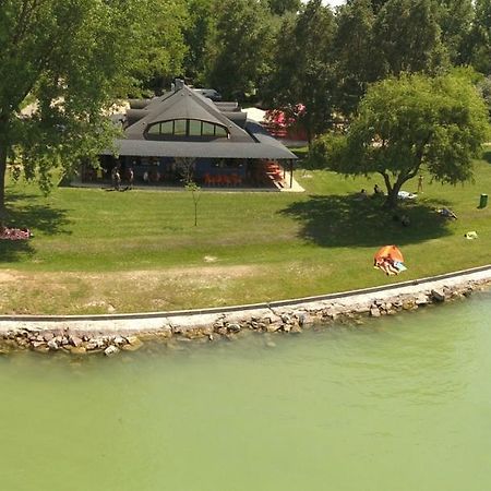 Szines Panorama Apartman Balatonlelle Ngoại thất bức ảnh