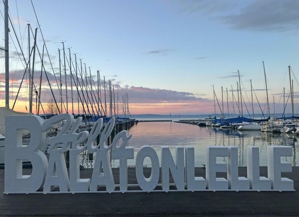Szines Panorama Apartman Balatonlelle Ngoại thất bức ảnh